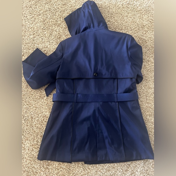 Chic and Stylish Fully lined button up belted raincoat - Picture 9 of 9